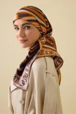 Dubbelzijdige twill-zijden hoofddoek bruin-oranje – Dalgaların İçinde, 94×94 cm - Afbeelding 2