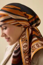Dubbelzijdige twill-zijden hoofddoek bruin-oranje – Dalgaların İçinde, 94×94 cm