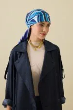 Dubbelzijdige twill-zijden hoofddoek paars-donkerblauw – Dalgaların İçinde, 94×94 cm - Afbeelding 5