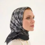Twill-zijden hoofddoek zwart – Dama Logo, 90×90 cm