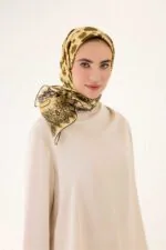 Dubbelzijdige twill-zijden hoofddoek crème-geel – Gül Dantel, 90×90 cm