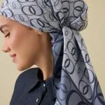 Twill-zijden hoofddoek indigo – Noor Yolu, 90×90 cm