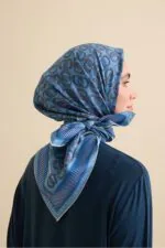 Twill-zijden hoofddoek indigo – Sarma Noor, 90×90 cm - Afbeelding 3