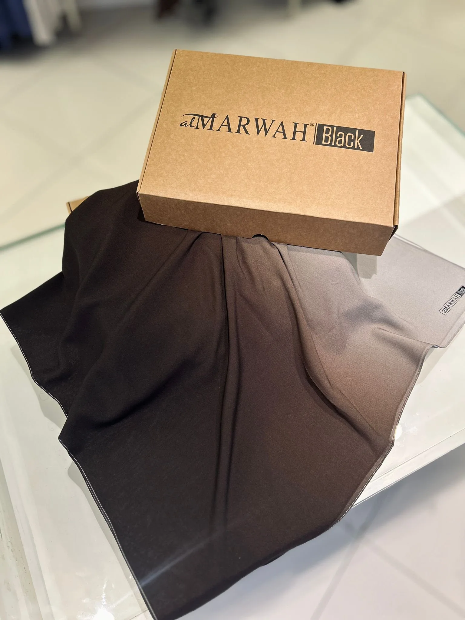 a2 Almarwah Bruin Sjaal - Afbeelding 1