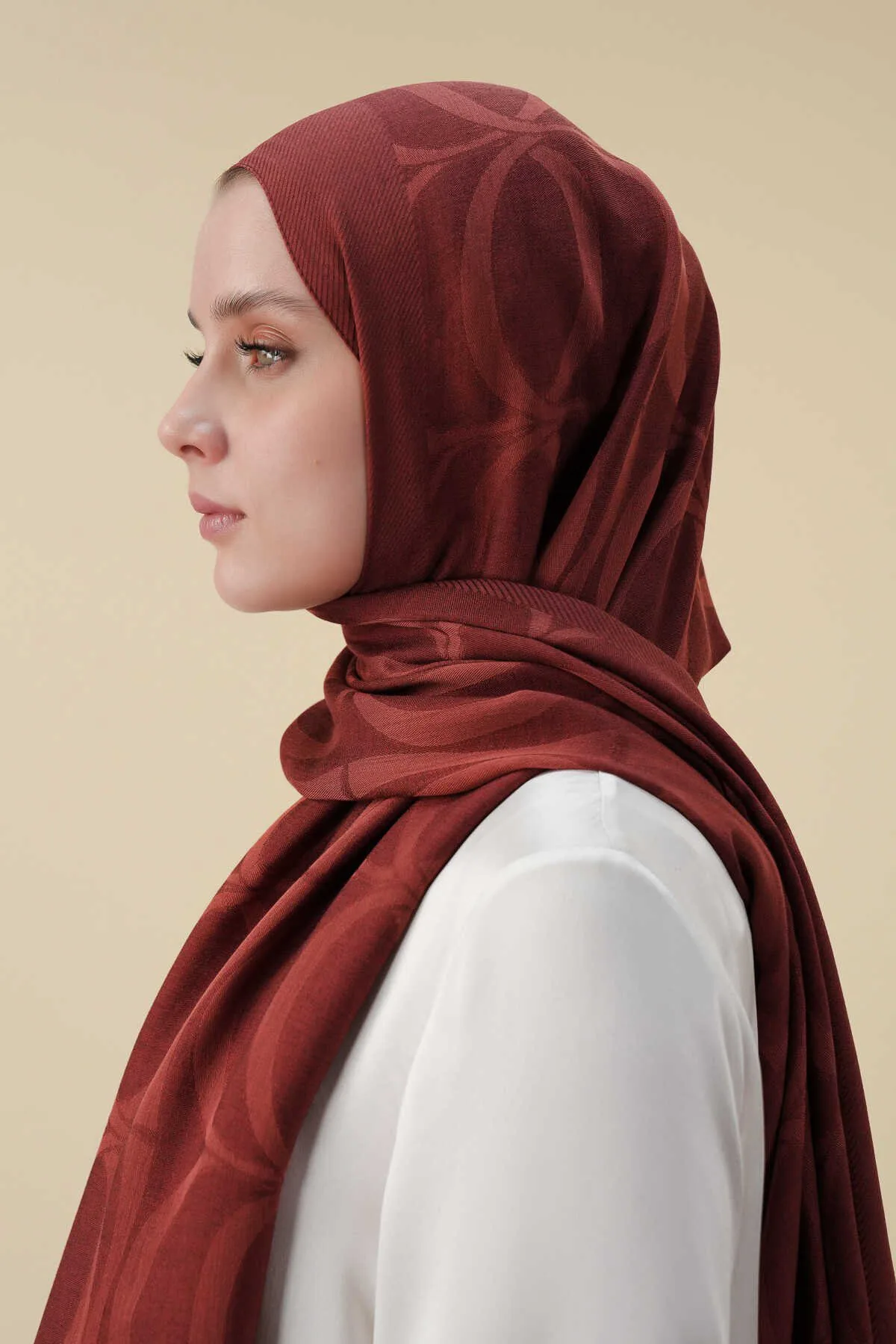 buyuk-bambunoor-bordo-ferah-tensel-sal-ferah-tensel-sal-imannoor-17038-61-B Tencel sjaal bordeaux – Bambunoor - Afbeelding 1