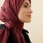 Glanzende jacquard sjaal bordeaux – Dama Logo