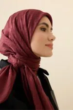 Glanzende jacquard sjaal bordeaux – Dama Logo