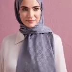 Glanzende jacquard sjaal grijs – Dama Logo