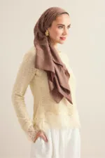 Dama Desen Lightbruin Naia Hoofddoek 95x95 - Afbeelding 4
