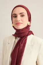 Naia katoenen hoofddoek met dambordprint – bordeauxrood, 95×95 cm - Afbeelding 5