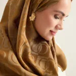Naia katoenen hoofddoek met dambordprint – khaki, 95×95 cm