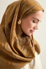 Naia katoenen hoofddoek met dambordprint – khaki, 95×95 cm