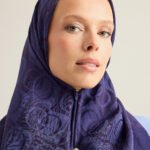 Dama Desen Donkerblauw Naia Hoofddoek 95x95