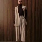 Pantalon met plooien – beige