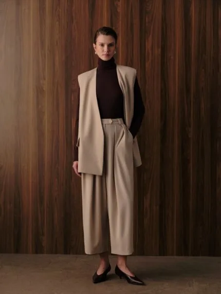 Pantalon met plooien – beige